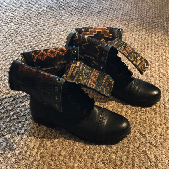 Size 8 Forever 21 Black Boots - Picture 3 of 7